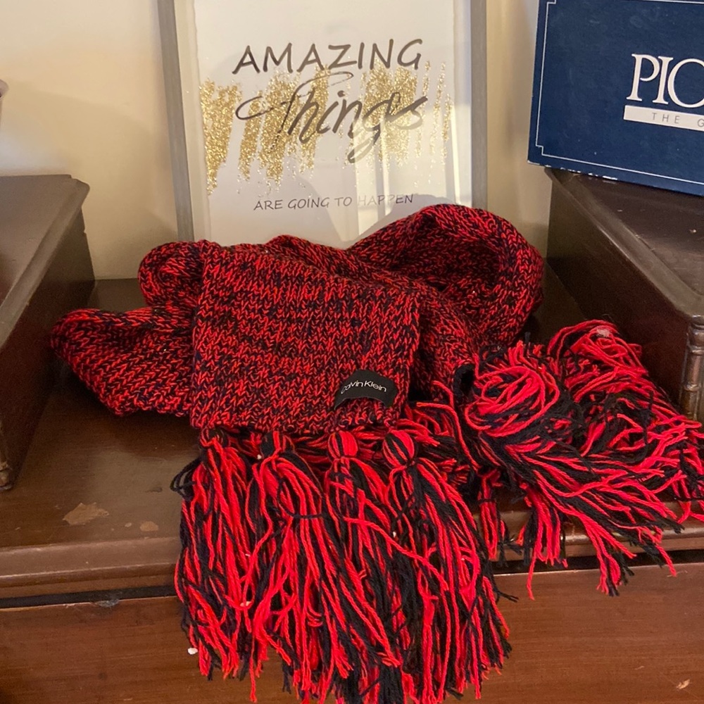 Calvin Klein Chunky Red Knit Scarf